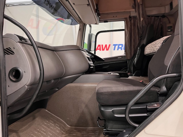 DAF CF 250 Sleeper Cab Curtainsider