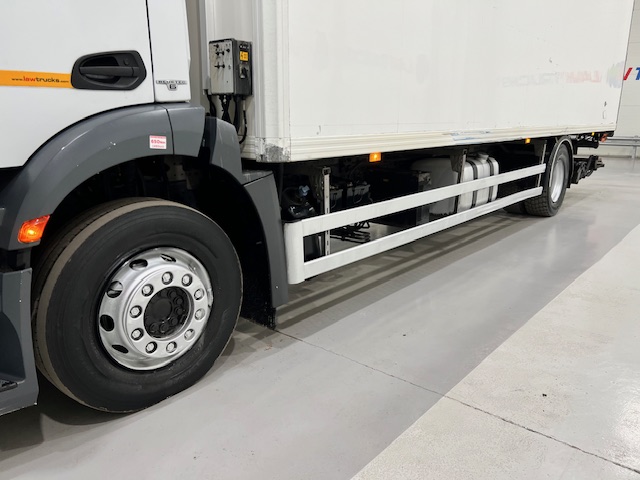 Mercedes Antos 1827 Day Cab Fridge Box
