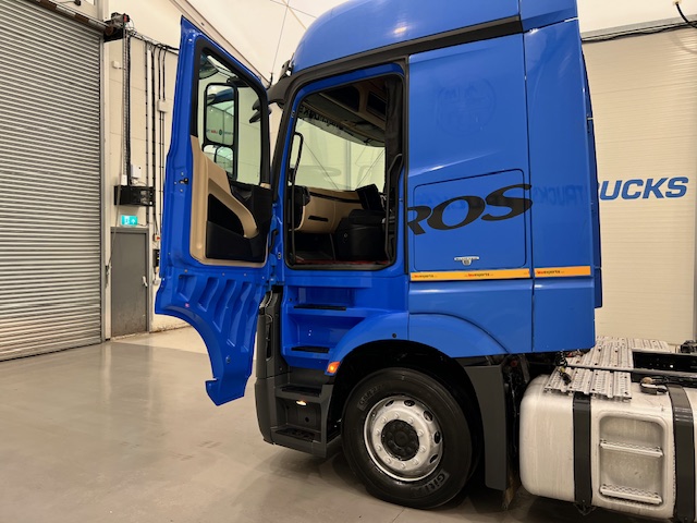 Mercedes Actros 2545 6×2 Midlift Tractor Unit