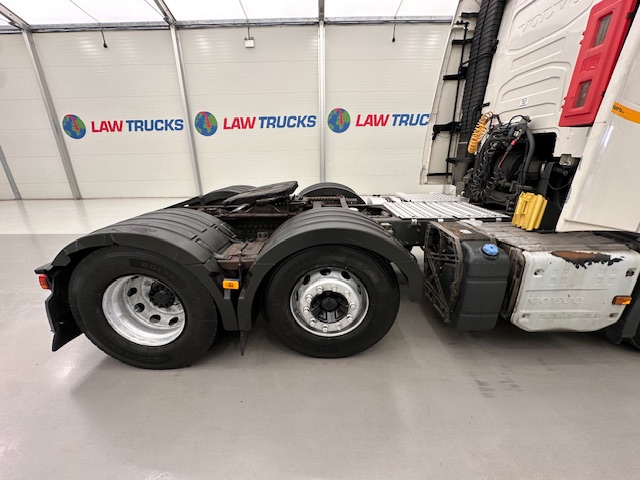 Volvo FH 460 6×2 Midlift Tractor Unit