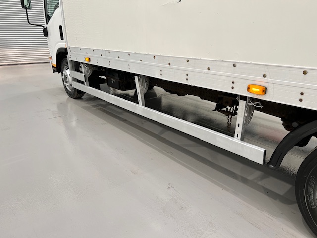 Isuzu N75.190 Day Cab Box Van