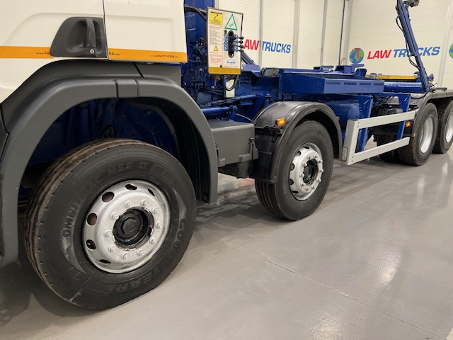 Scania P360 8×4 Day Cab Hookloader Manual