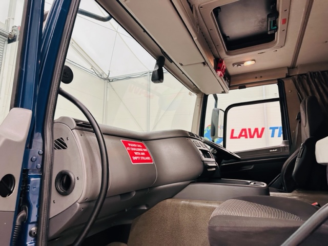 DAF CF 250 4×2 Sleeper Cab Curtainsider