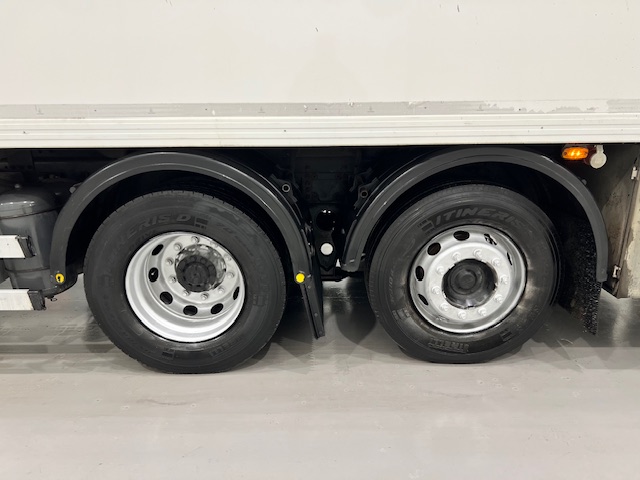 DAF CF 290 6×2 Rear Steer Fridge Box