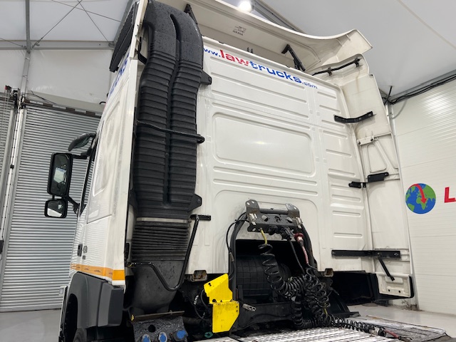 Volvo FM 450 6×2 Midlift Tractor Unit