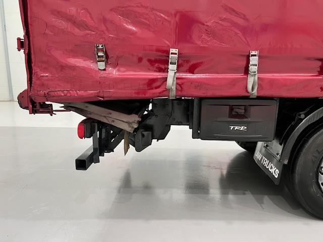 DAF CF 290 6×2 Rear Lift Sleeper Cab Curtainsider