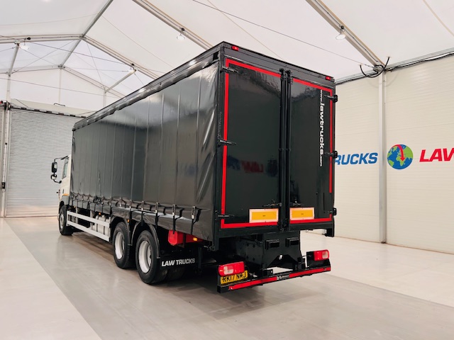 DAF CF 330 6×2 Rear Lift Sleeper Cab Curtainsider