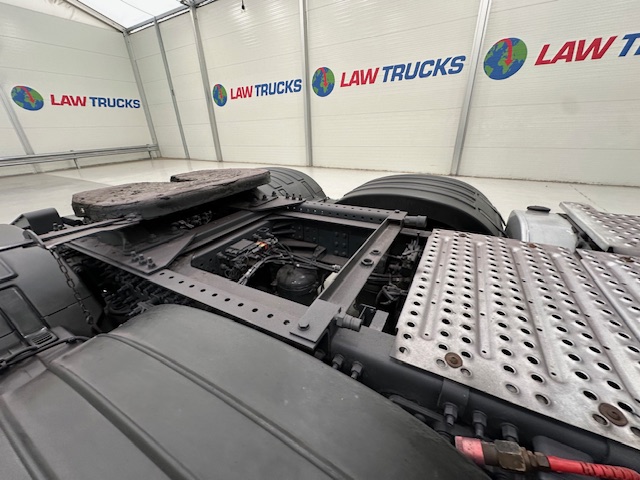 Volvo FH 460 Euro 5 6×2 Tractor Unit Safari Edition