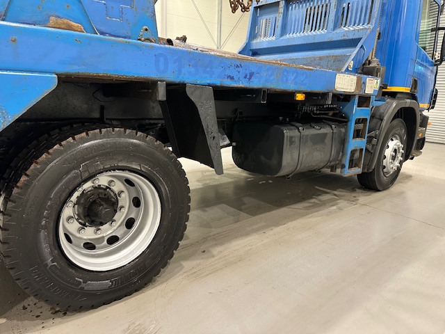 Scania P94 230 4×2 Day Cab Skip Loader