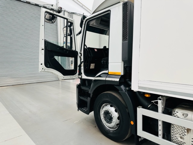 Iveco Stralis 310 AT 6×2 Fridge Box Van