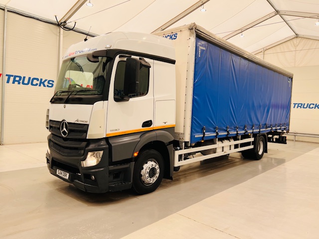 Mercedes Actros 1830 Sleeper Cab Curtainsider