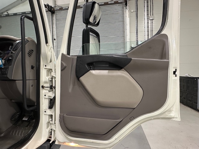 DAF LF 180 4×2 Day Cab Box Van