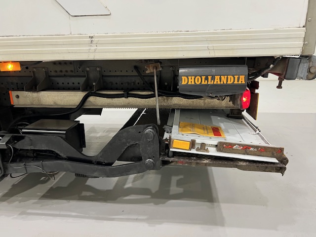 Mercedes Antos 1827 Day Cab Fridge Box