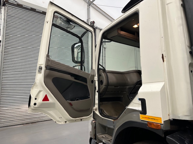DAF CF75 310 6×4 Steel Tipper Grab Manual