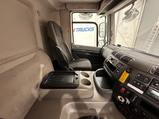 DAF CF 290 6×2 Rear Steer Fridge Box
