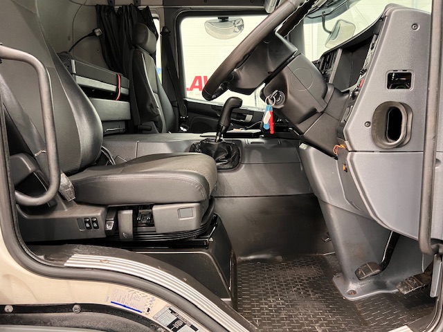 Scania P250 4×2 Sleeper Cab Box Van Manual