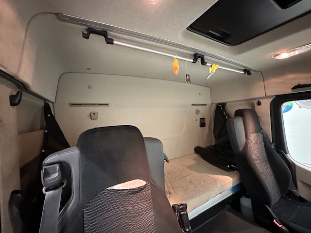 Mercedes Actros 1824 4×2 Sleeper Cab Box Van