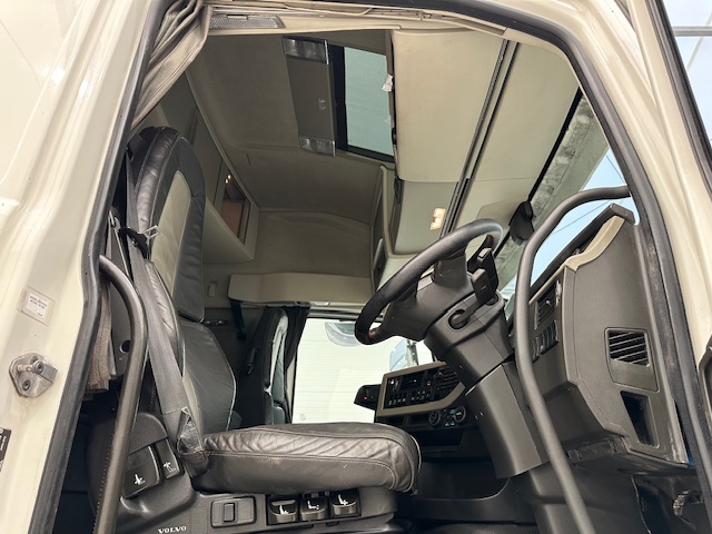 Volvo FH 500 6×2 Midlift Tractor Unit