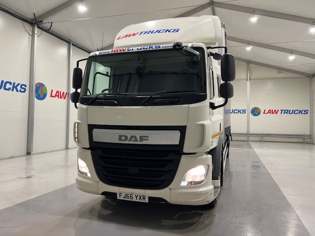 DAF CF 250 4×2 Sleeper Cab Curtainsider