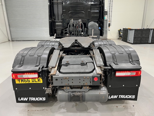 Volvo FH 500 6×2 Midlift Tractor Unit Safari Edition