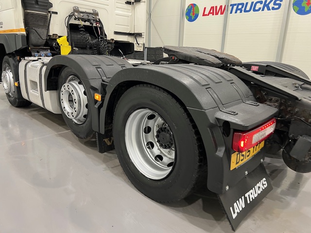 Volvo FM 450 6×2 Midlift Tractor Unit