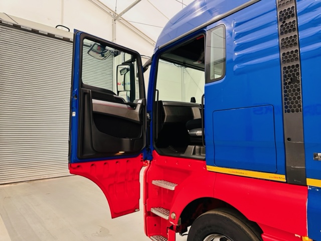 MAN TGX 26.480 6×2 Tractor Unit