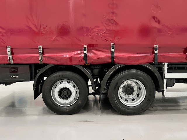 DAF CF 290 6×2 Rear Lift Sleeper Cab Curtainsider