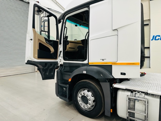Mercedes Actros 2543 6×2 Midlift Tractor Unit