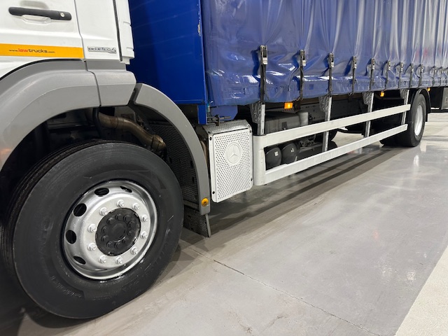 Mercedes 1824 4×2 Day Cab Curtainsider