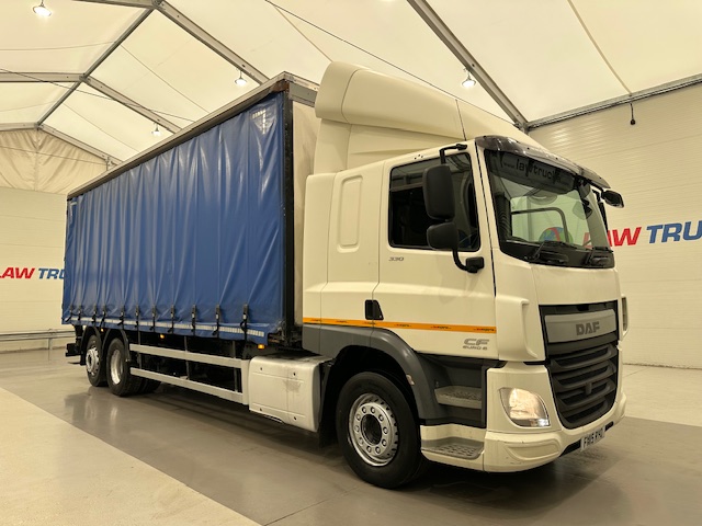 DAF CF 330 6×2 Rear Lift Sleeper Cab Curtainsider