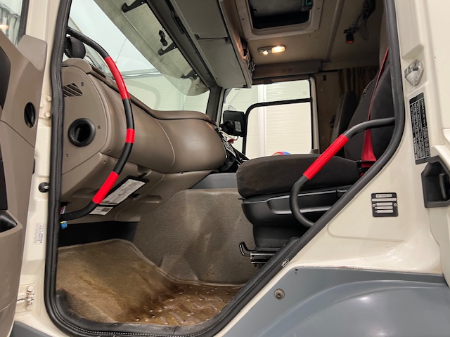 DAF CF85 360 8×4 Sleeper Cab Tipper Manual