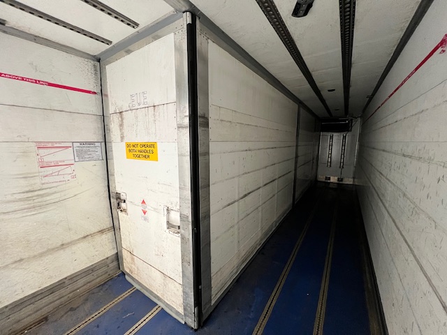 Mercedes Antos 1827 Day Cab Fridge Box