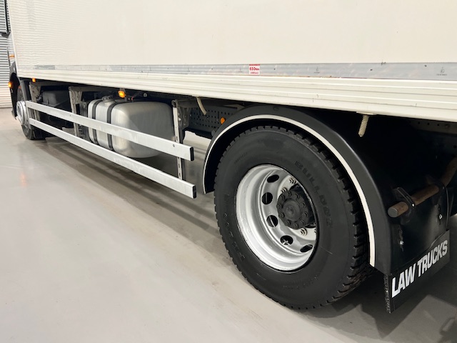Mercedes Antos 1827 Day Cab Fridge Box