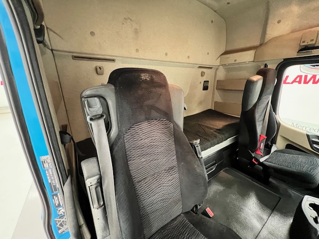 Mercedes Actros 2530 Rear Lift Sleeper Cab Curtainsider