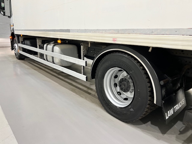 Mercedes Antos 1827 Day Cab Fridge Box