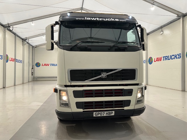 Volvo FH 440 6×2 Rear Lift Brick Grab Drawbar