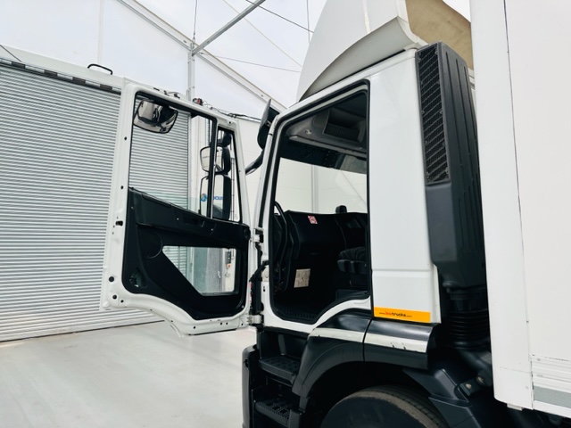 Iveco Stralis 310 AT 6×2 Fridge Box Van