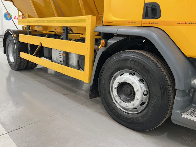 DAF LF 250 4×2 Sleeper Cab Gritter