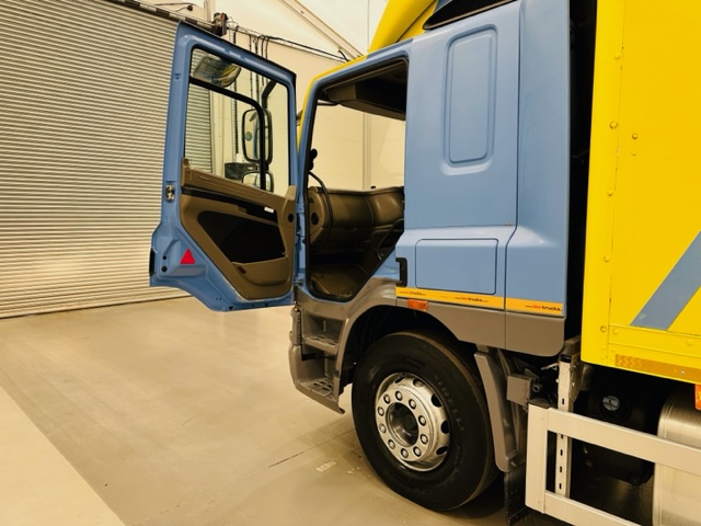 DAF CF65 220 Sleeper Cab Box Van