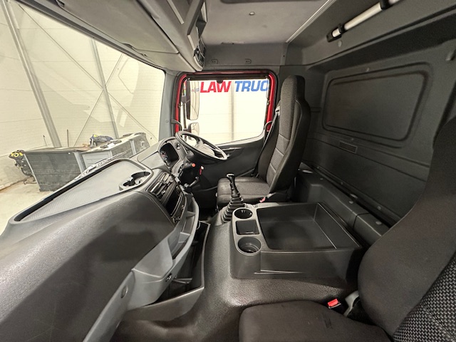 Mercedes Axor 2529 6×2 Rear Lift Day Cab Box Van