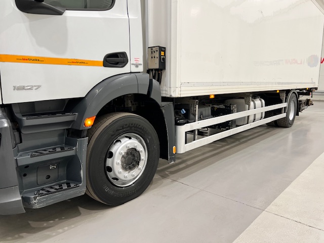 Mercedes Antos 1827 Day Cab Fridge Box