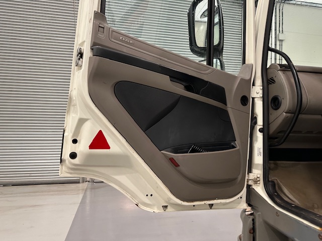 DAF CF75 310 6×4 Steel Tipper Grab Manual