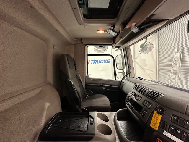 DAF CF 290 6×2 Rear Steer Fridge Box