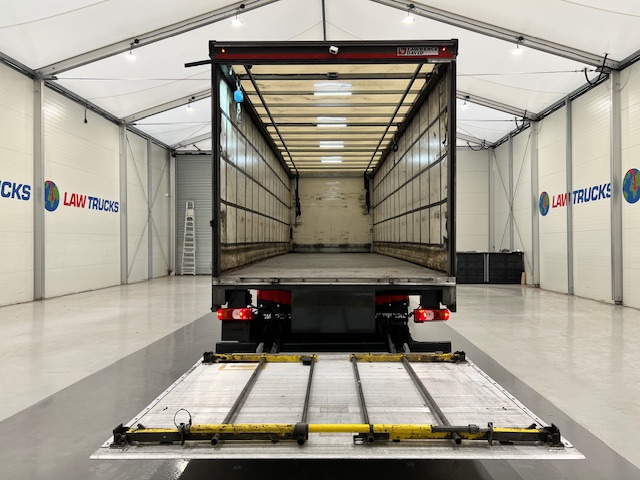 Mercedes Actros 1824 Day Cab Curtainsider