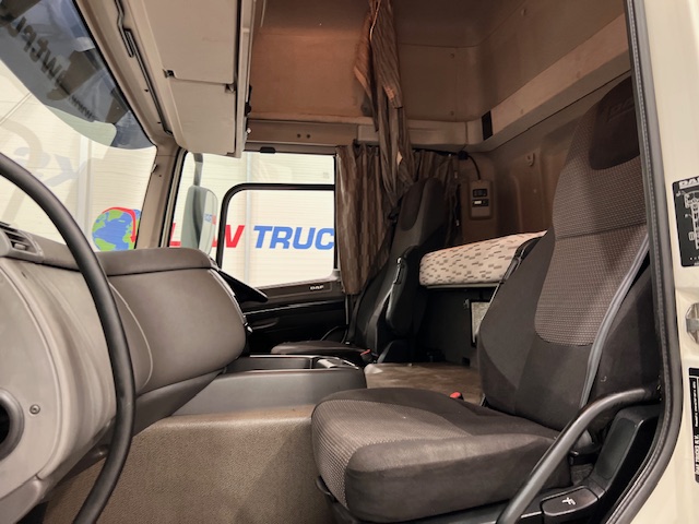 DAF CF 250 Sleeper Cab Curtainsider