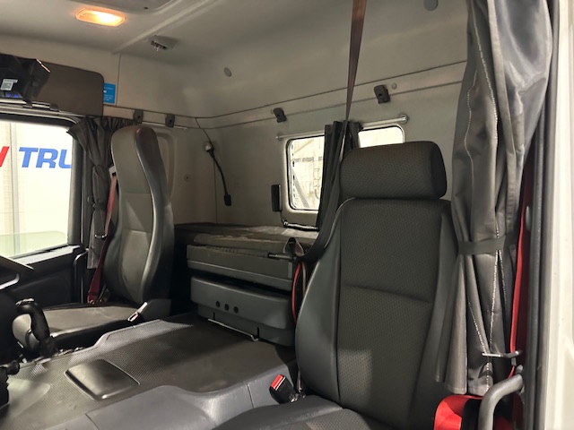 Scania P400 8×4 Sleeper Cab Tipper Manual
