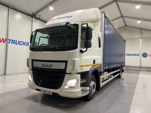 DAF CF 250 4×2 Sleeper Cab Curtainsider