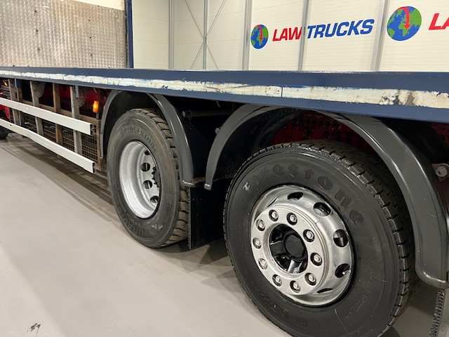 Volvo FM 330 6×2 Rear Lift Sleeper Cab Flatbed