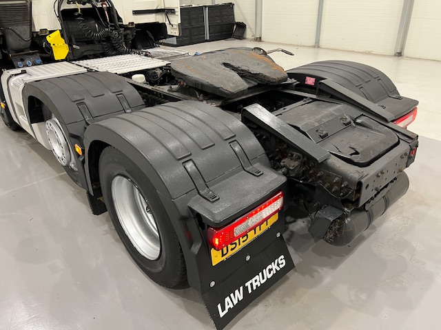 Volvo FM 450 6×2 Midlift Tractor Unit