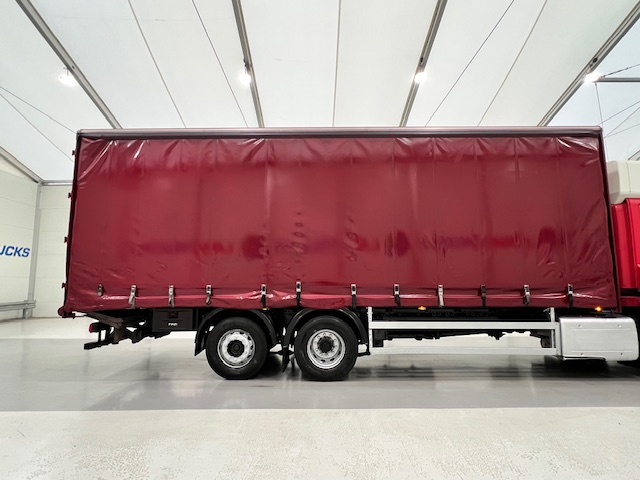 DAF CF 290 6×2 Rear Lift Sleeper Cab Curtainsider